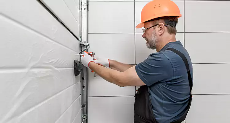 Emergency Garage Door Repair in Three Lakes, FL