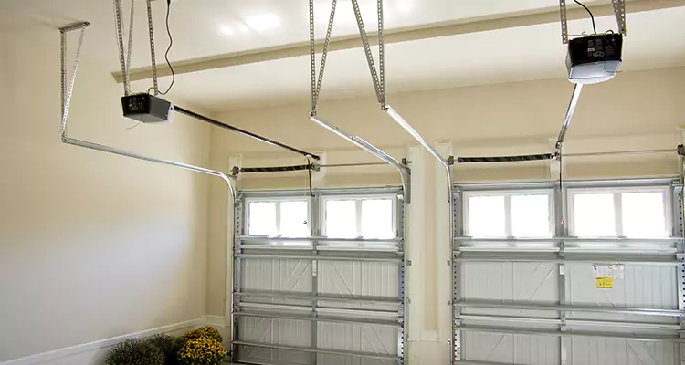 Residential Emergency Garage Door Repair in Three Lakes, FL