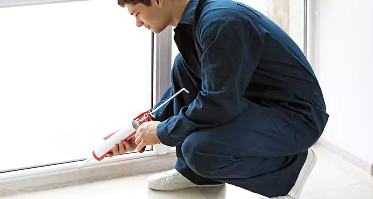 Window Glass Caulk Repair in Three Lakes, FL