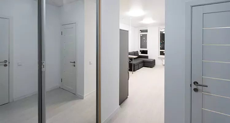 Modern Mirrored Closet Doors Repair in Three Lakes, FL