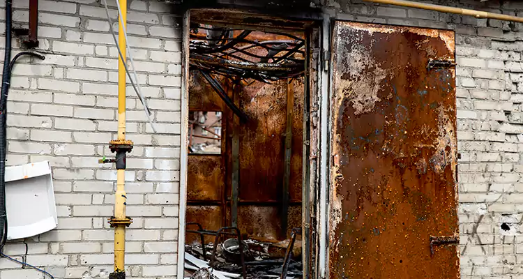 Metal Door Rust Repair in Three Lakes, FL