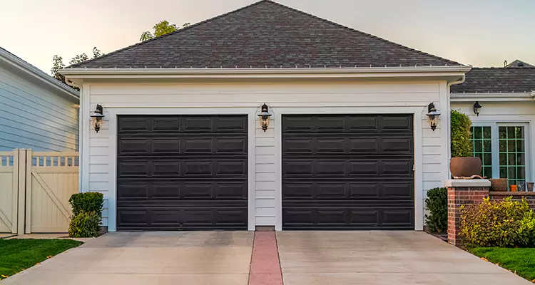 Residential Local Garage Door Repair in Three Lakes, FL